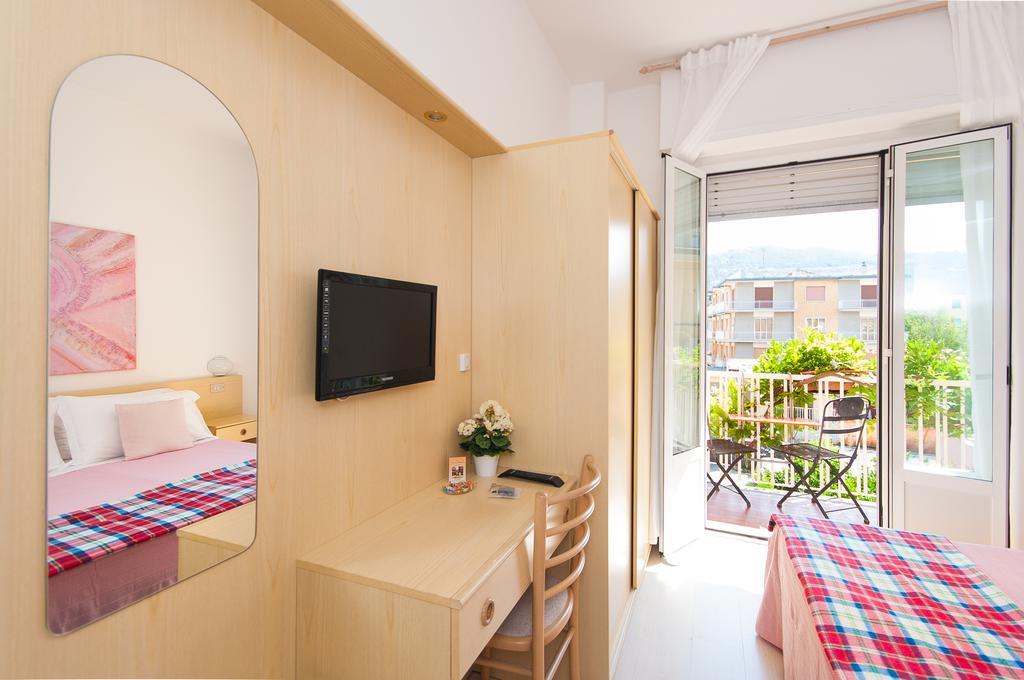 Hotel Giongo Spotorno Eksteriør bilde